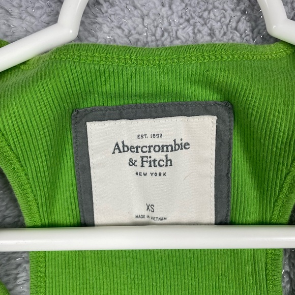 Cute Green tank top - Picture 2 of 4